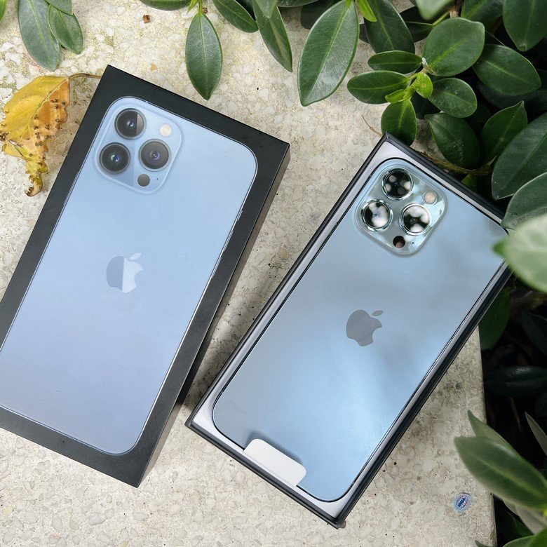 iPhone 13 bị trắng màn hình